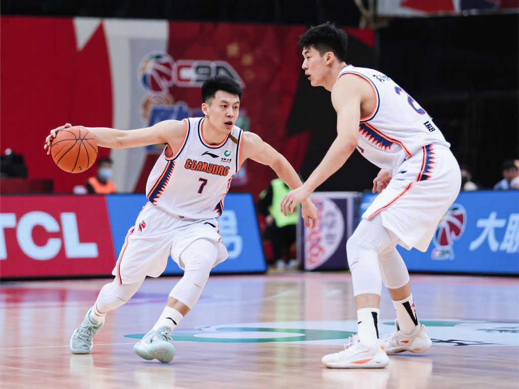 这位足球明 这位足球明